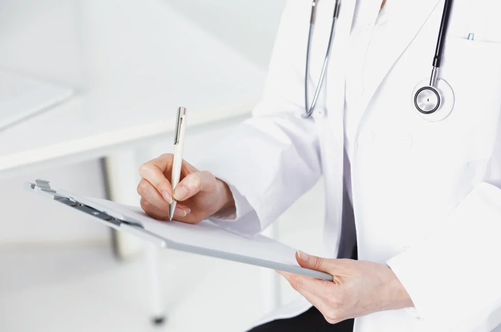 Especialista de medicina interna en huelva. Dr Christian Leyva